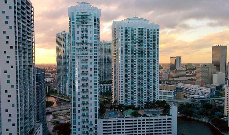 Brickell on the River North image #1